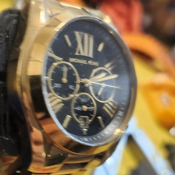 Mens Michael Kors MK-5739 gold tone chronograph - Picture 3 of 5